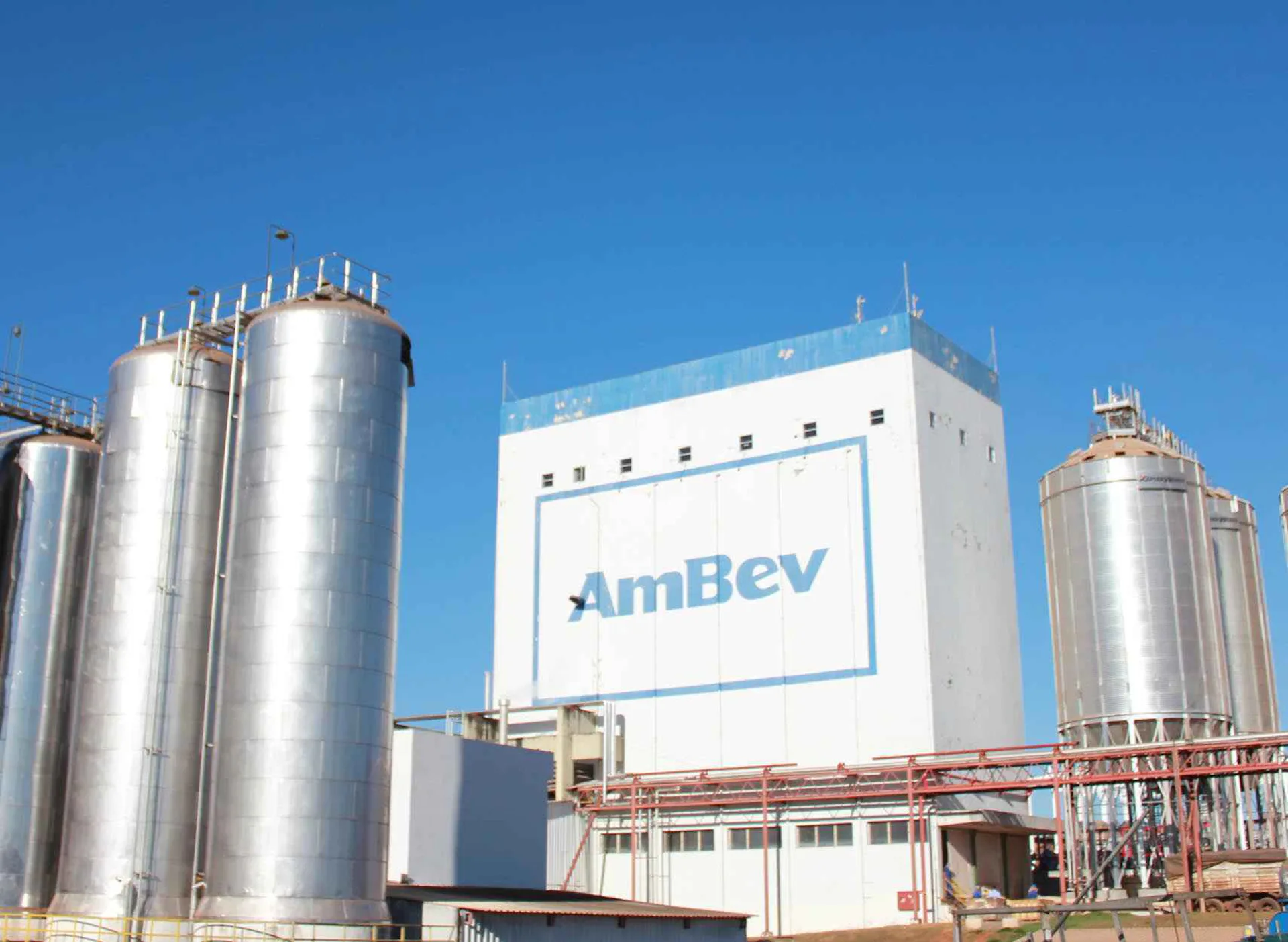 Fábrica da AMBEV.