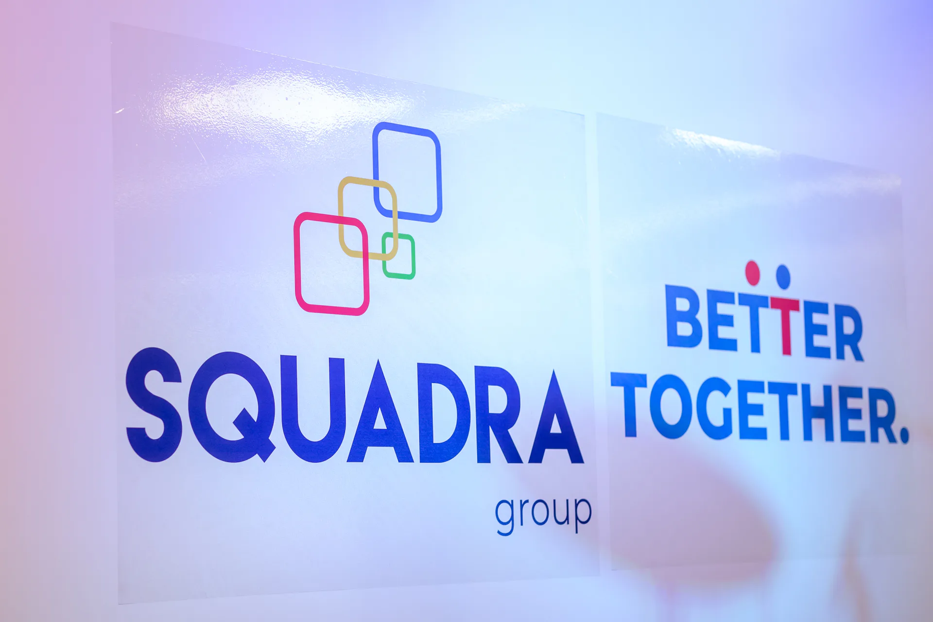 Imagem com o logo da SQUADRA e um texto Better Together.